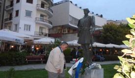 18.10.2015: Ο Γιάννης Κουριαννίδης καταθέτει στεφάνι στο μνημείο του Παύλου Μελά.