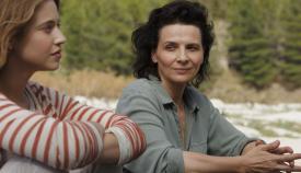 Η Ζιλιέτ Μπινός ως τραγική μητρική φιγούρα στην «Μία μεγάλη αναμονή».