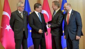 Ο πρωθυπουργός της Τουρκίας Αχμέτ Νταβούτογλου στις διαπραγματεύσεις με την Ευρωπαϊκή Ένωση.