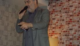 Ο «οικοδεσπότης» της Στοάς του Βιβλίου Βασίλης Χατζηιακώβου.