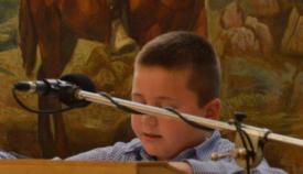 20.03.2016: Ιδιαίτερη συγκίνηση προκάλεσε η απαγγελία από τον μικρό Γρηγοράκο, εγγονό του Καπετάνιου, ποιήματος το οποίο συνέγραψε επ’ ευκαιρία της εκδηλώσεως ο ποιητής Ανδρέας Αλεξόπουλος.