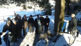 08.01.2017: Ο κ. Θεοχάρης πριν την κατάθεση του στεφάνου.