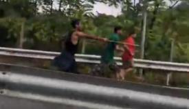 Λαθρομετανάστες επιτίθενται σε οδηγούς στην Εθνική Οδό Αθηνών-Λαμίας