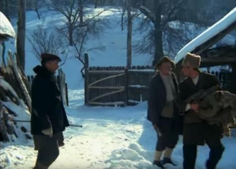 Στο «Κυνήγι των Αλεπούδων», ο Ντανελιούκ καταγράφει την εξαφάνιση της αγροτικής τάξης προς χάριν της κολεκτιβοποίησης.