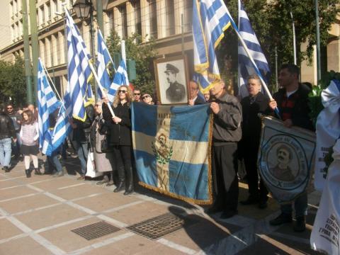 13.12.2015: Κατάθεση στεφάνων στο άγαλμα του Κολοκοτρώνη για τους πεσόντες της Εθνικής Αντιστασιακής Οργάνωσης «Χ».