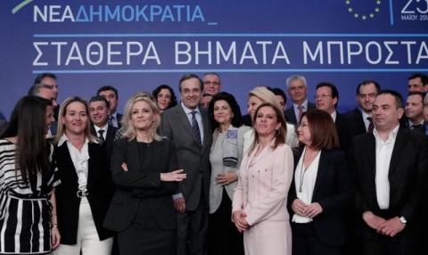 Ο Βασίλης Κορκίδης (πέμπτος από αριστερά) όταν ήταν υποψήφιος ευρωβουλευτής της ΝΔ.