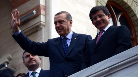 Ταγίπ Ερντογάν και Αχμέτ Νταβούτογλου, το τουρκικό παρα-ισλαμιστικό δίδυμο εξουσίας.