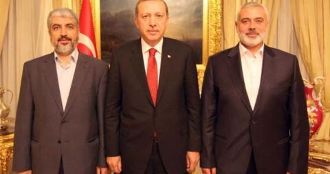 Ο Ερντογάν με τους ηγέτης της Χαμάς Χαλίντ Μασάλ και Ισμαήλ Χανίγιε.