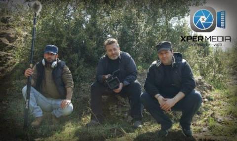 Ο σκηνοθέτης Βασίλης Τσικάρης (δεξιά) στην διάρκεια των γυρισμάτων.