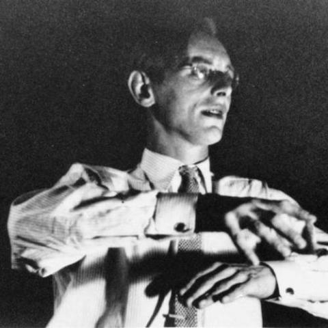 Ο Καρλ Ορφ διευθύνοντας τα «Κάρμινα Μπουράνα».