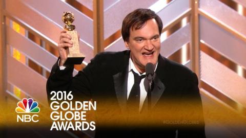 Ο Κουέντιν Ταραντίνο παραλαμβάνει την Χρυσή Σφαίρα για λογαριασμό του Μορρικόνε που δεν μπορούσε να είναι παρών.