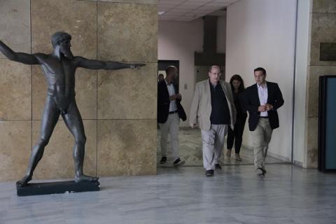 Ο Νίκος Φίλης και ο Αλέξης Τσίπρας σε απόσταση αναπνοής από τον Κεραύνιο Δία.