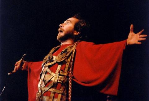 Ο Γρηγόρης Βαλτινός στην παράσταση του «Χρονικού της Αλώσεως» στον Μυστρά το 2007.