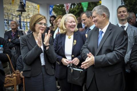 Από τις εκδηλώσεις μνήμης στο στρατιωτικό κοιμητήριο στο χωριό Βουλιαράτες. Κανείς από όσους ήταν στην τελετή και έμαθαν τι συνέβαινε με τον Κωνσταντίνο Κατσίφα δεν προέβη στην παραμικρή αντίδραση.